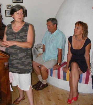 A kemencepadkán jól esett megpihenni.