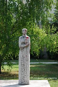 Művészet Alternatív cím: Allegórikus nőalak Alkotó: Gádor Magda Első felállítás éve: 1968<br />Hajdúszoboszló, Kálvin tér 8. (A református templom mögötti téren, a parkban)