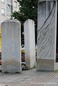 II.világháborús emlékmű Alkotó: Bene Miklós Első felállítás éve: 1990<br />Hajdúszoboszló, Hősök tere (A Hősök terén áll az emlékmű.)